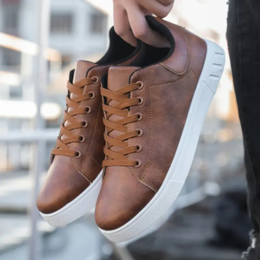 BENNETTVALE MEN’S CLASSIC LOW-TOP LACE-UP SNEAKERS