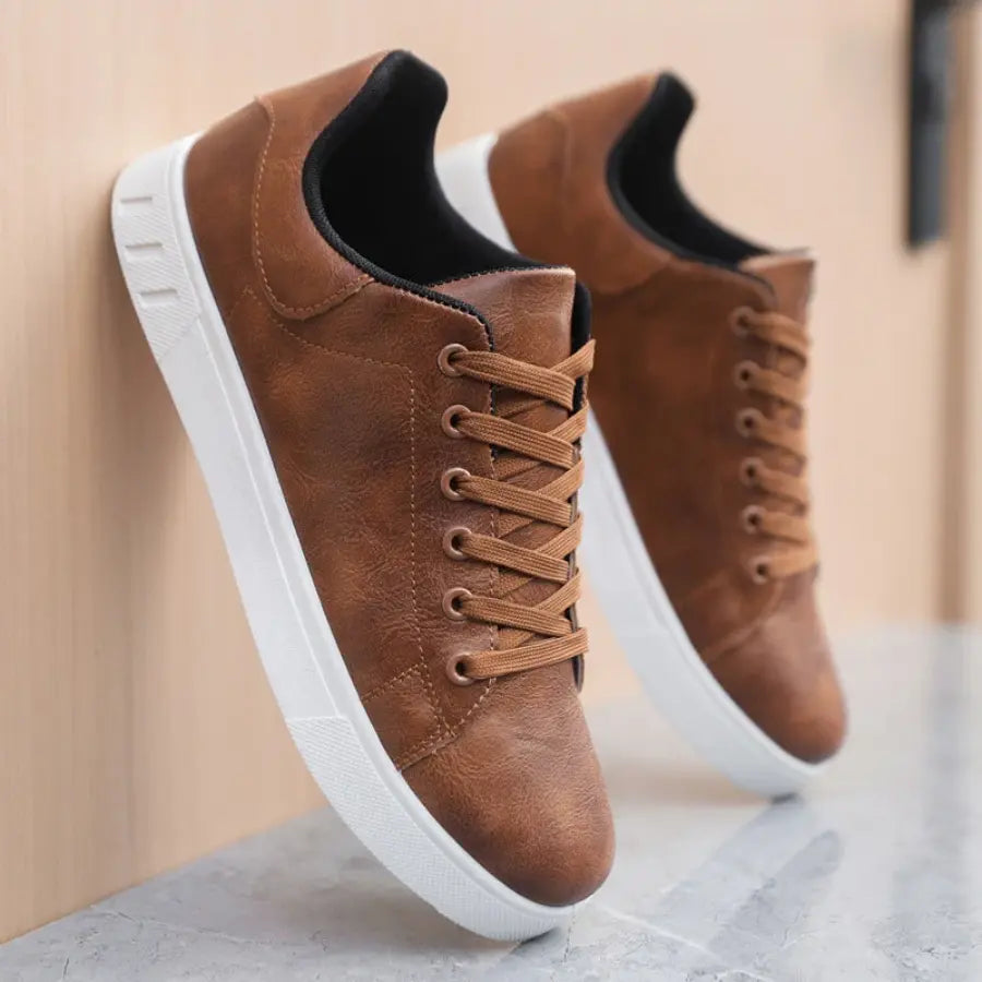 BENNETTVALE MEN’S CLASSIC LOW-TOP LACE-UP SNEAKERS