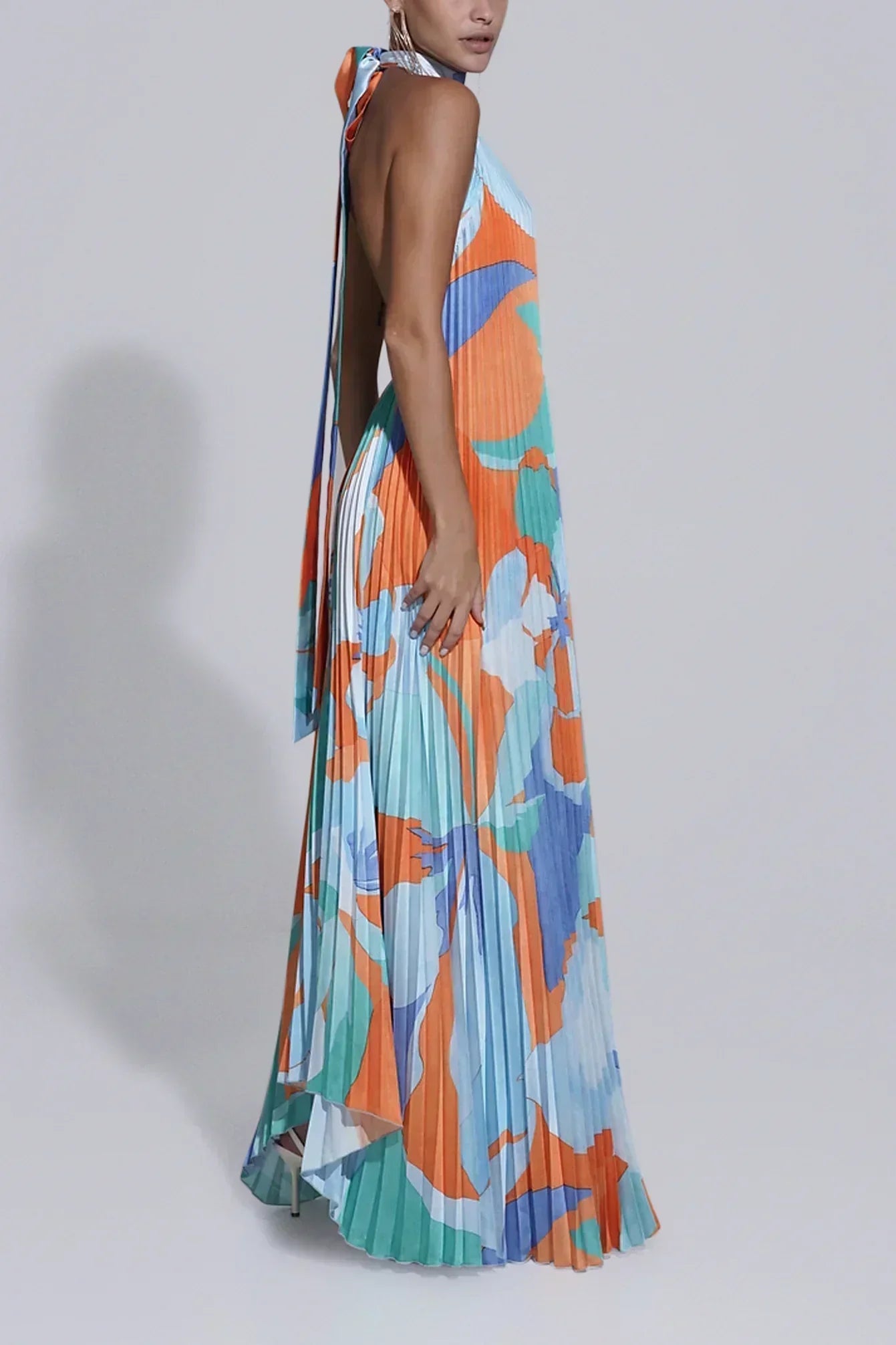 BENNETTVALE WOMEN’S PLEATED HALTER MAXI DRESS